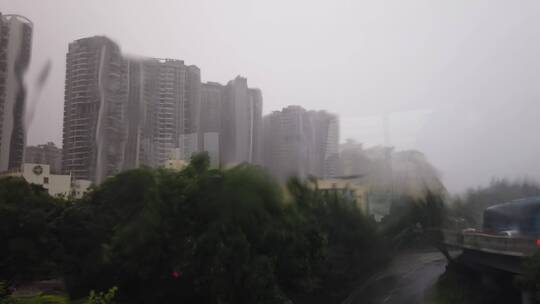 雨天公共交通