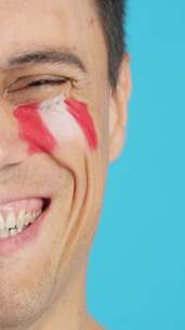 脸上画着秘鲁国旗微笑的男人