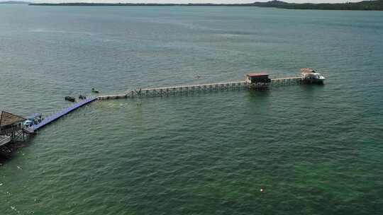 大海快艇海岛码头海滩马来西亚蓝色海上水屋