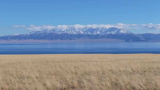 航拍新疆赛里木湖秋景