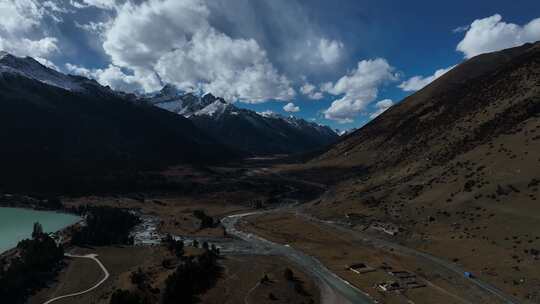 四川甘孜德格县雪山航拍雀儿山脉航拍