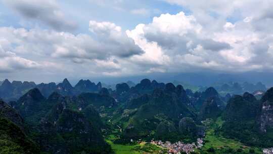 夏日桂林峰林山脉蓝天白云视频素材模板下载