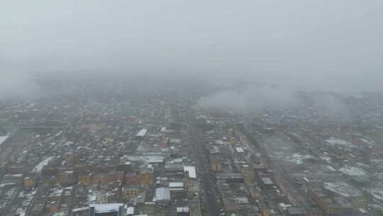 航拍理塘城区雪山下雪