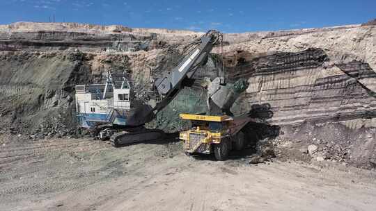 煤矿装煤工程机械视频素材模板下载
