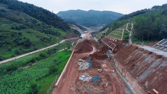 公路建设视频建设初期的云南山区高速公路