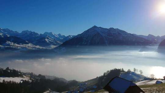 雪山山谷雾霭自然风光