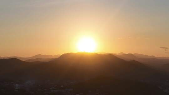 远山日出延时山峰日出航拍风景乡村日出风光