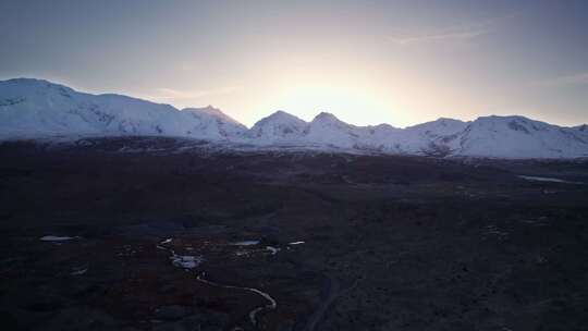 航拍新疆喀什帕米尔高原公格尔九别峰雪山