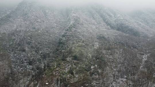 雪山上的航拍