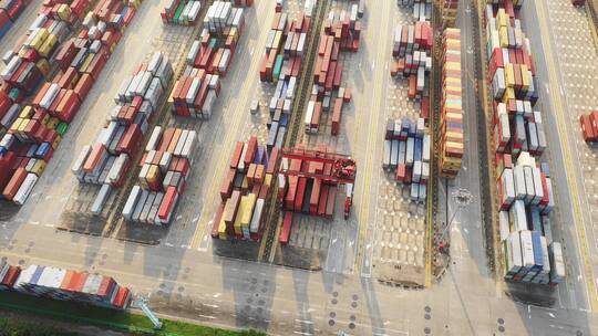 航拍上海港口集装箱码头