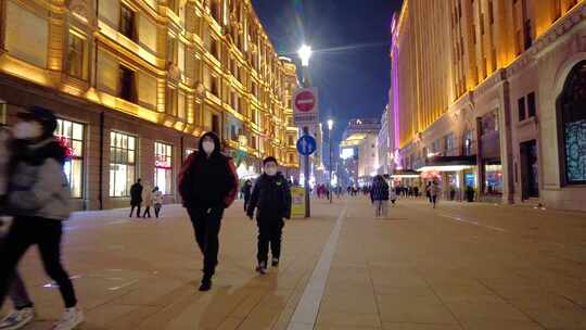 上海外滩夜晚南京路步行街夜景人流视频素材