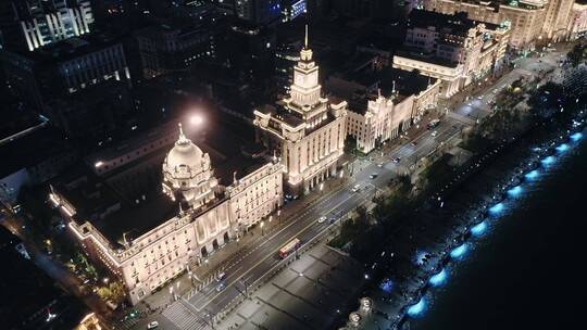 航拍上海黄浦江沿岸外滩地标建筑群夜景