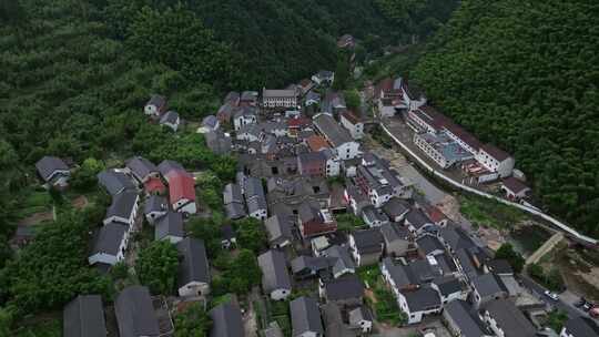 航拍浙江杭州临安区龙门秘境石门村山间村落