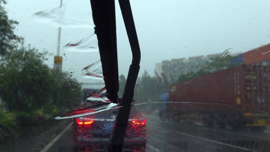 下雨 雨天 雨天出行 雨水