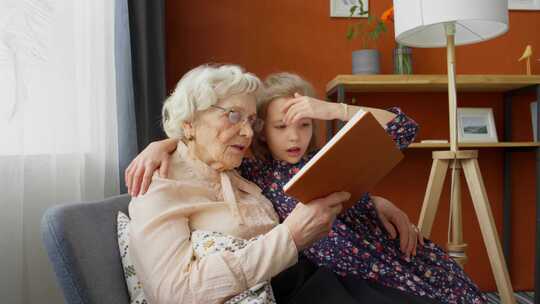 祖母，孙女，阅读，书