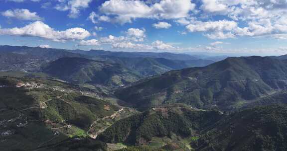 云南哀牢山脉大山森林蓝天白云航拍