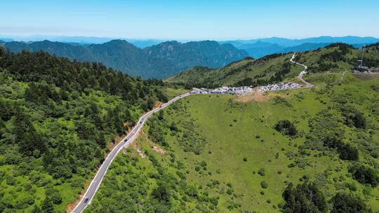 湖北神农架车辆在公路行驶航拍【4K】