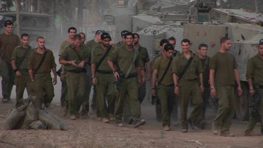 以色列士兵抵达边境地区执勤