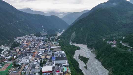 航拍四川甘孜磨西镇风光