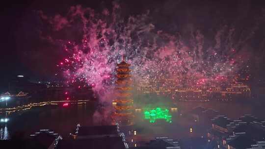 古塔上空绚烂烟花绽放的夜景 芜湖鸠兹古镇