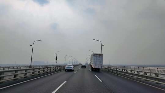 城市马路沿途风景开车第一视角道路公路素材视频素材模板下载