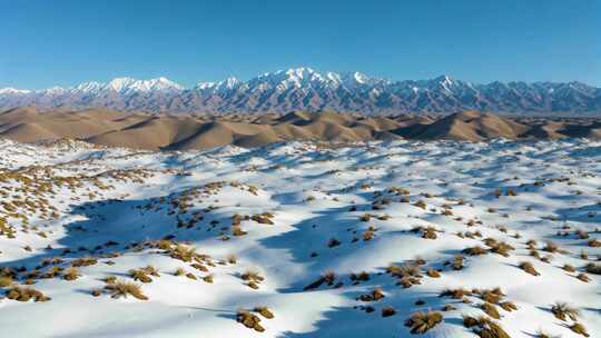 沙漠雪山自然风光全景