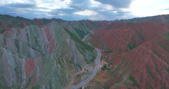 航拍新疆国防公路丹霞地貌