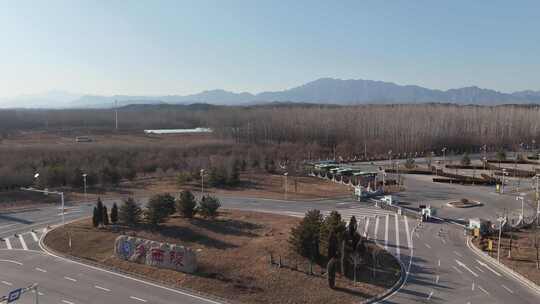 航拍山间蜿蜒公路