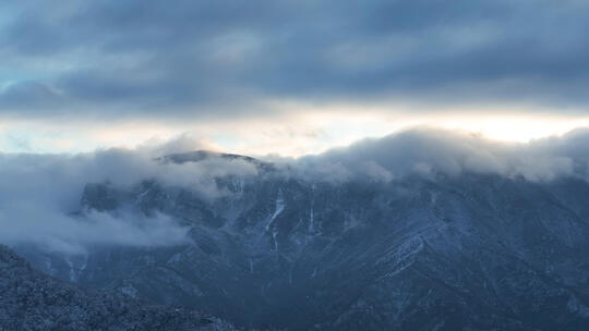 航拍湖北神农架山顶冬天雪景日出