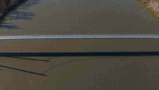 横跨罗纳河的悬空行人天桥-架空天桥