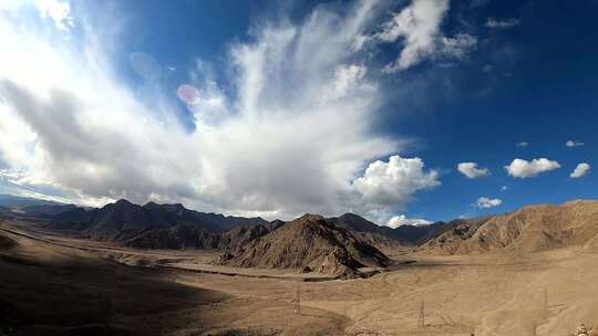 布朗山脉的蓝天云Leh Ladakh