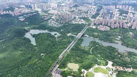 晴天，航拍绿色生态城市贵阳市观山湖公园