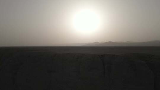 夕阳下航拍飞越敦煌峡谷沙漠