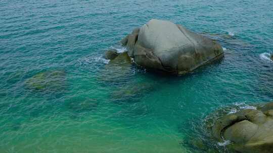 玻璃海清澈碧蓝海面海水波纹水波荡漾