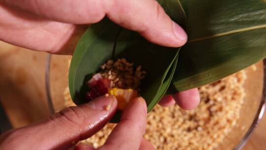 传统包粽子手法