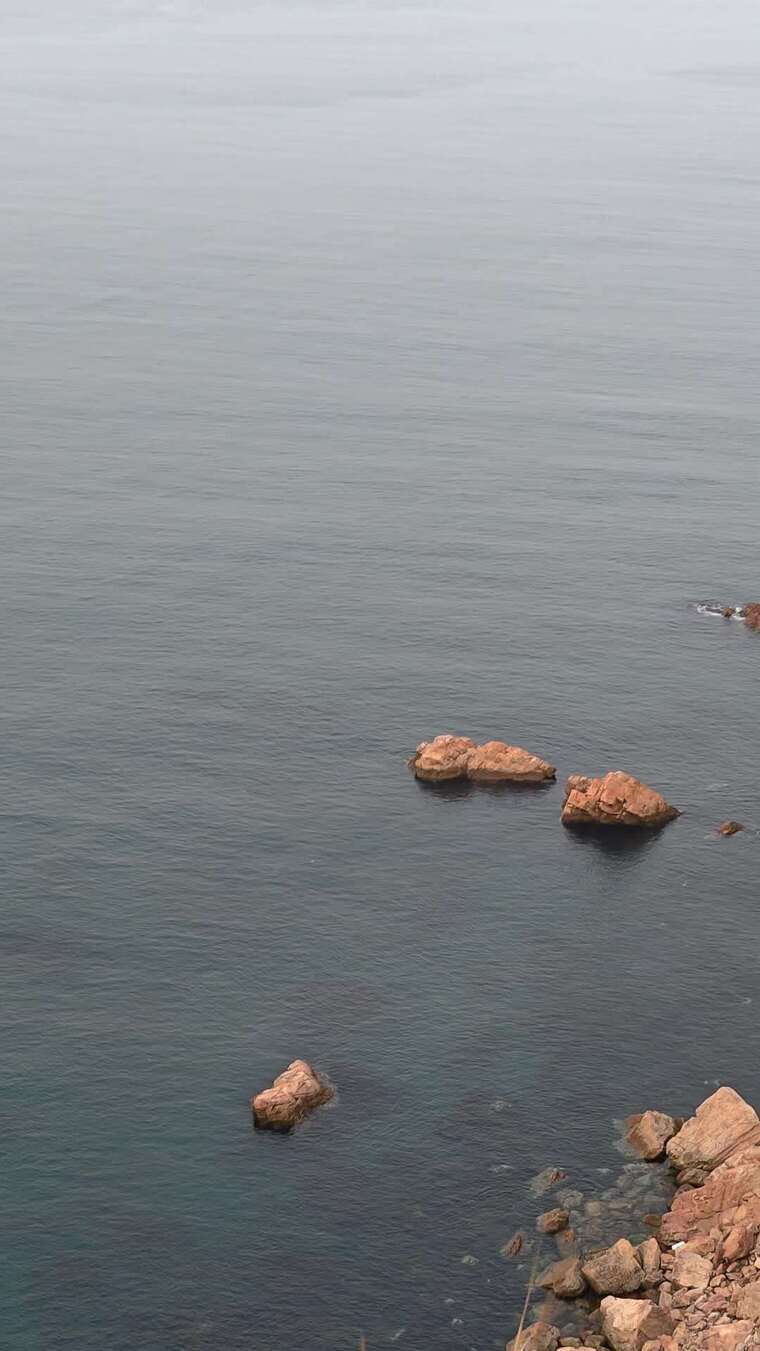 海面礁石俯拍景象