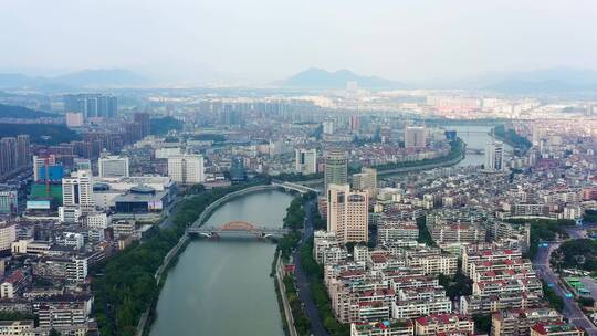 浦阳江两旁航拍诸暨城区现代城市风光