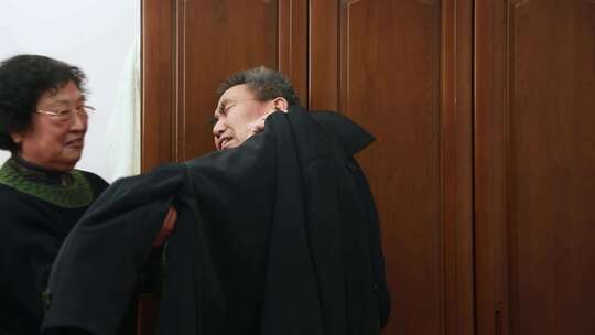 肩周炎胳膊抬不起来