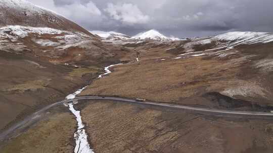 西藏那曲G317川藏北线公路航拍自然景观