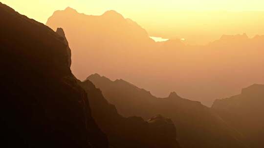 日照金山航拍高山森林山脉阳光金色