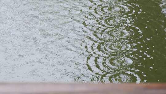 古城下雨素材