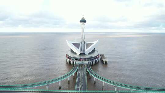 杭州湾跨海大桥高速上的海天一洲视频素材模板下载