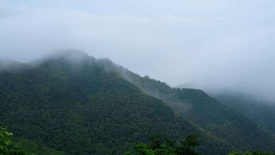 云雾缭绕的大山高山延时摄影