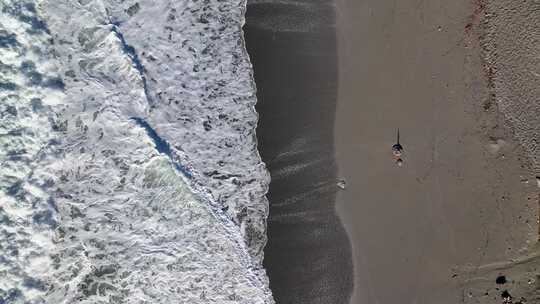 海浪和沙滩