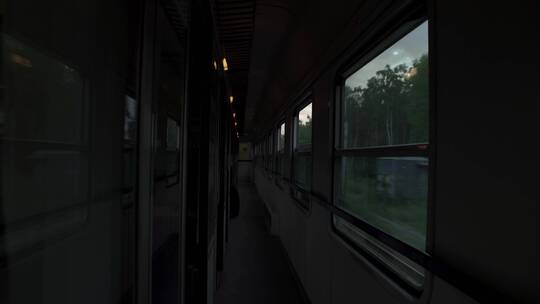 火车行驶中的黑暗车厢视频素材模板下载