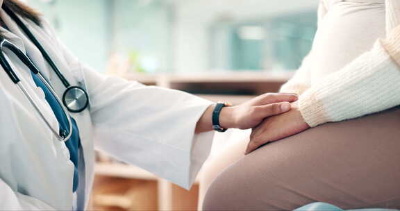 手，医疗保健和孕妇与医生，支持或舒适，结
