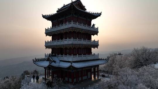 航拍焦作云台山峰林峡山脉冬季雾凇雪景