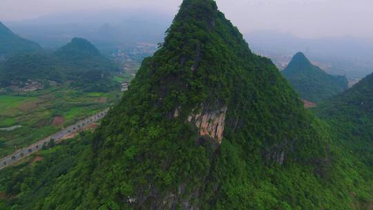 穿越机航拍桂林山景