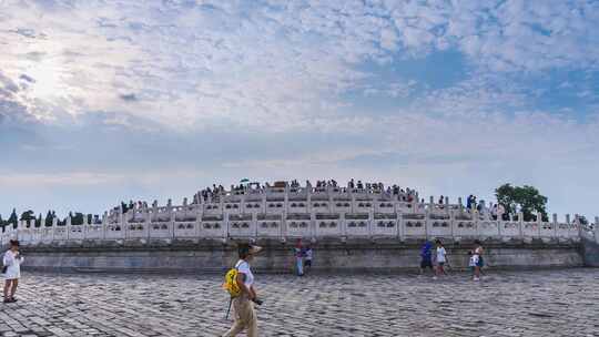 中国北京天坛公园圜丘蓝天白云人流宣传片