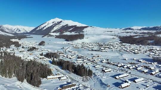 航拍新疆禾木村冬季雪景4